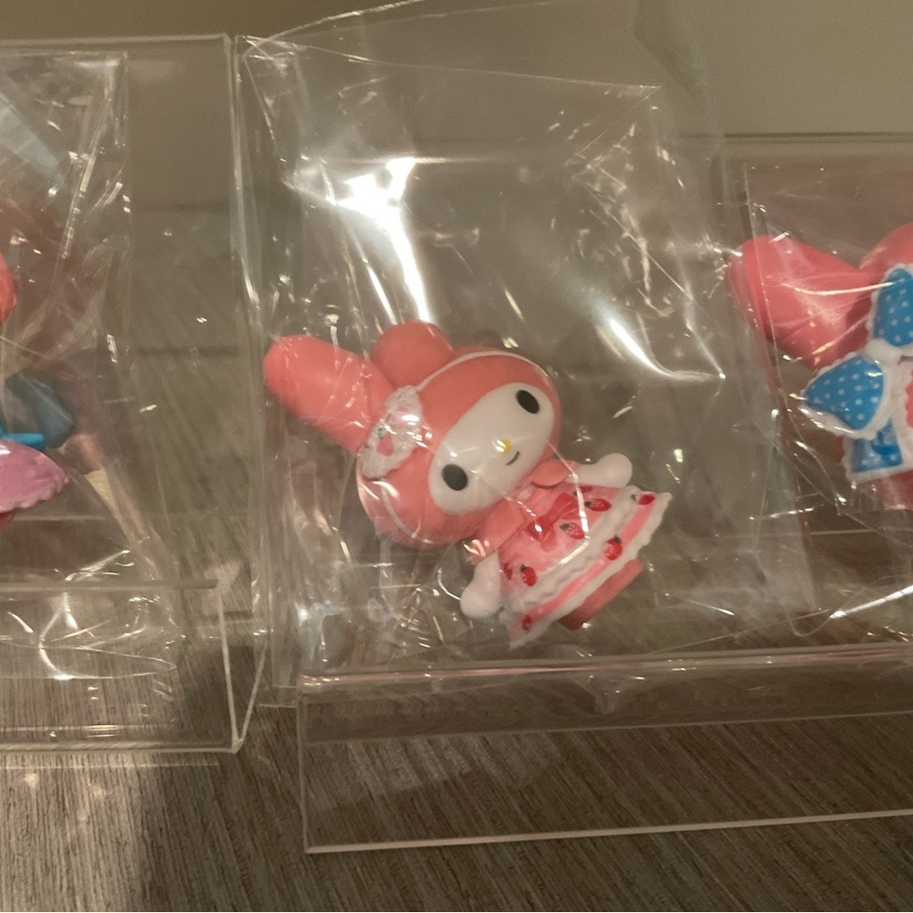 My Melody Mini Figures - Set of 3 - Picture 6 of 7